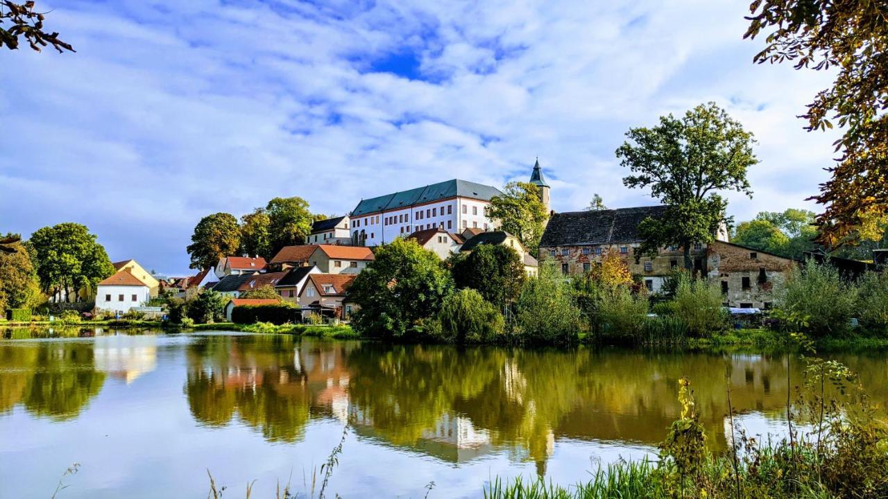 Hotel Artaban Zirovnice Luaran gambar