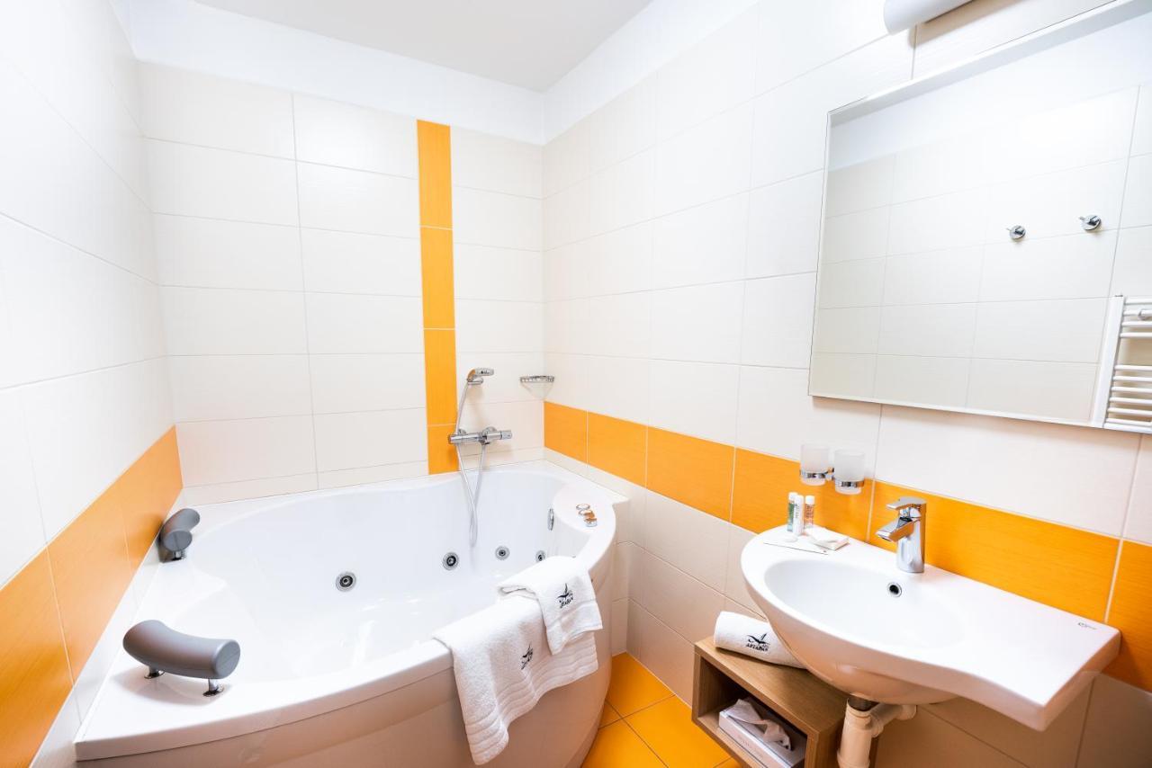 Hotel Artaban Zirovnice Luaran gambar