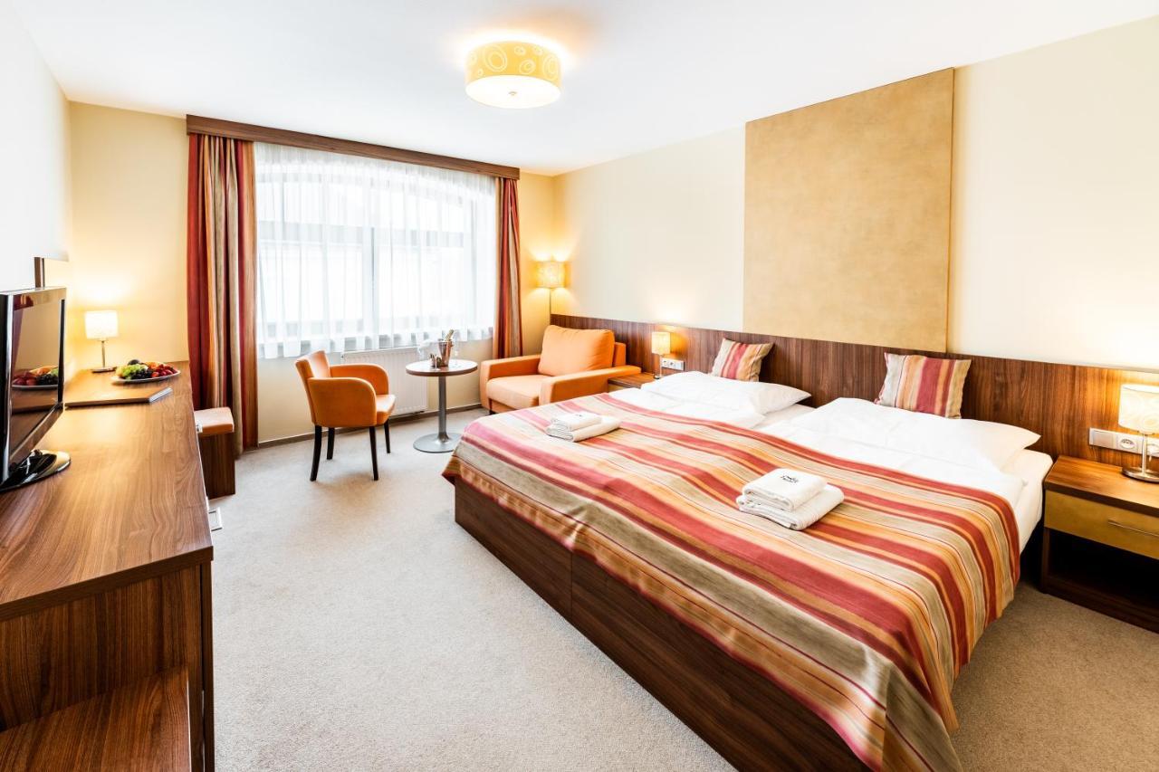 Hotel Artaban Zirovnice Luaran gambar