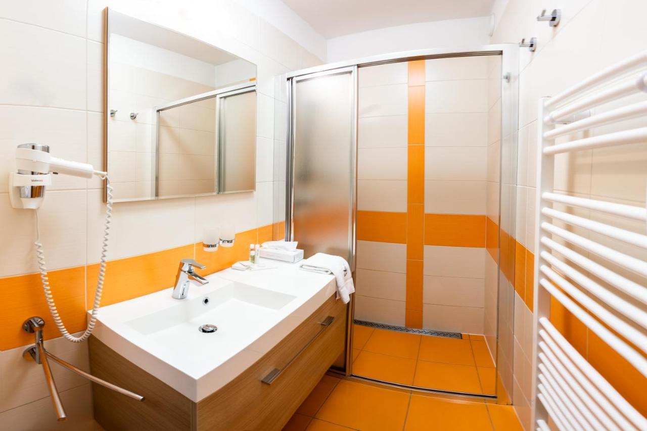 Hotel Artaban Zirovnice Luaran gambar