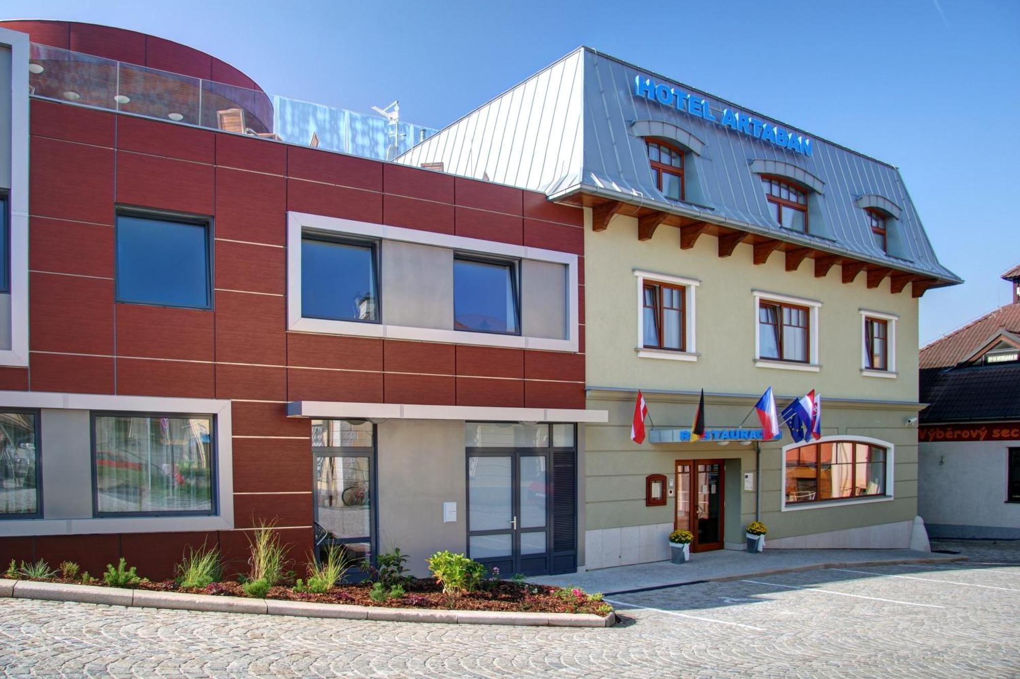 Hotel Artaban Zirovnice Luaran gambar